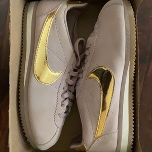Women Nike Cortez SE